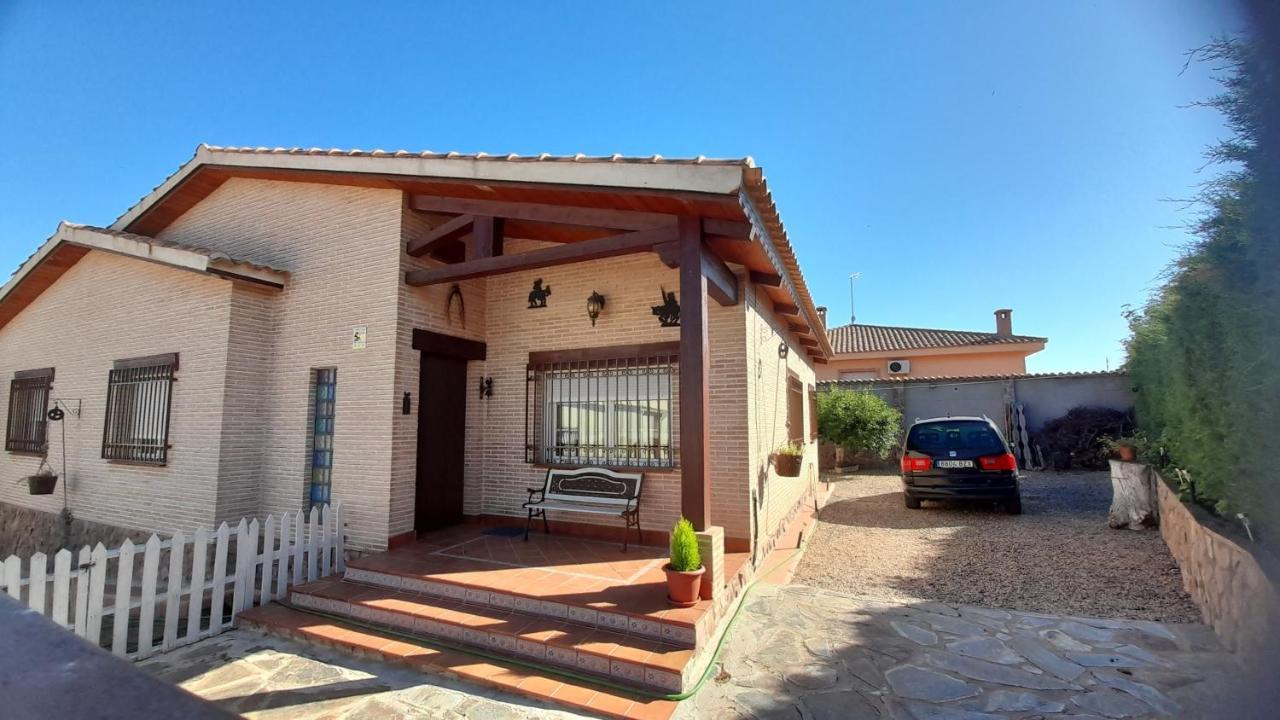 Vivencias Casa Rural Para 10 Personas Camunas Exterior photo